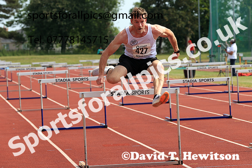 Hurdles, 2025 NEMAA Track and Field, Monkton. Photo: David T. Hewitson/Sports for All Pics
